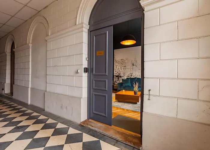 Le First, Centre Terrasse Et Parking Ruan